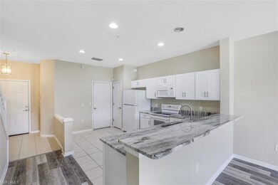 908 Hampton Cir unit 93, Naples, FL 34105 - photo 5