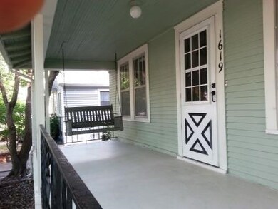 Sit, swing and wave to your neighbors!