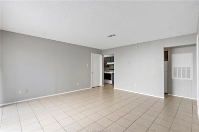 1112 Autumn Cir unit D, College Station, TX 77840 - photo 3