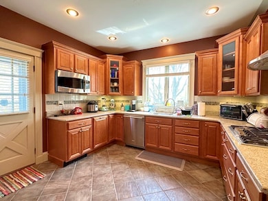 1223 Salem St, Malden, MA 02148 - photo 2