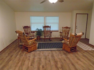 1924 N Wilhite St, Cleburne, TX 76031 - photo 4