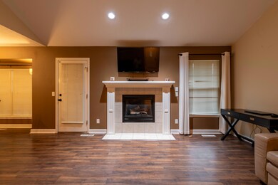 983 W.. Cambridge, Nixa, MO-7