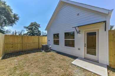 5118 Cochran St, Houston, TX 77009 - photo 4