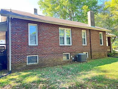 1011 Dunlap St, Paris, TN 38242 - photo 7