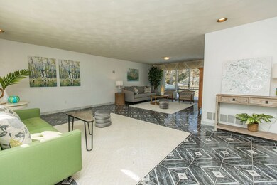 Designer and Entertainer's Delight~Open~Spacious~N