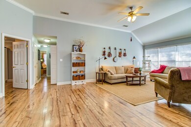 14251 Oak View Cir (3)