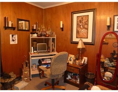 Studio/Study/Office.