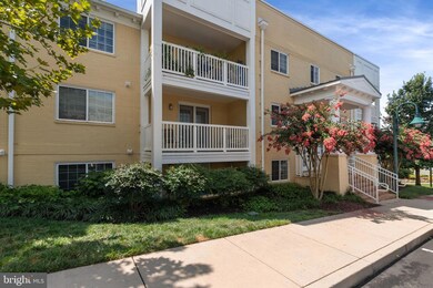 4127 S Four Mile Run Dr unit 201, Arlington, VA 22204 - photo 2