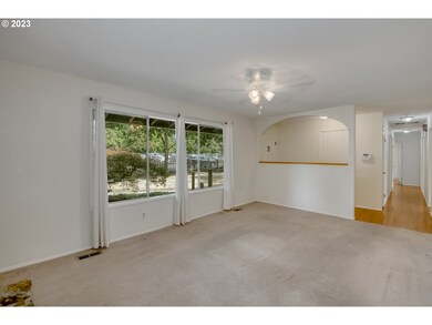 Living Room/Entrance