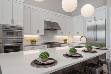 07Closer island to kitchenAlianna_19385-