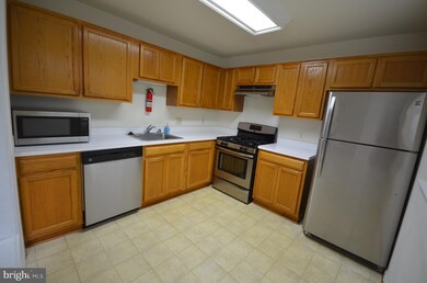 9298 Cardinal Forest Ln unit A, Lorton, VA 22079 - photo 4