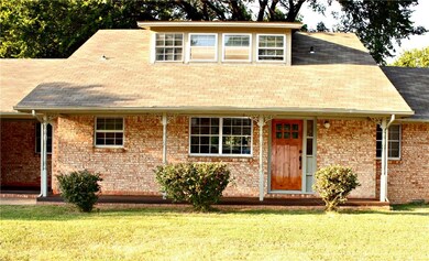 1907 W. Oak St. Rogers
Brick home