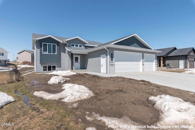 4016 Amari Loop NW, Mandan, ND 58554 - photo 3