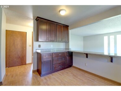 901 E 14th St, the Dalles, OR 97058 - photo 6