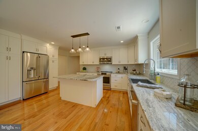 8002 Mckenstry Dr, Laurel, MD 20723 - photo 5