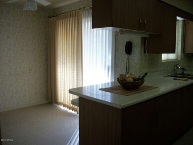 Kitchen Eating Area & Breakfast Bar