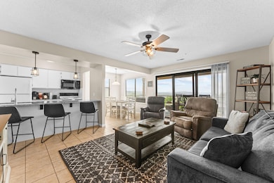 Spacious Livingroom