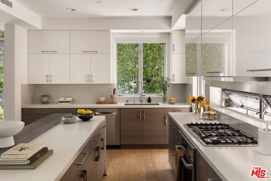 7350 Pacific View Dr, Los Angeles, CA 90068 - photo 5