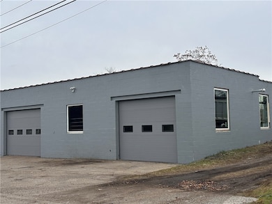 97 Clyde St, Ellwood City, PA 16117 - photo 3