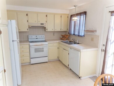 1740 15th Ave SW, Albany, OR 97321 - photo 7