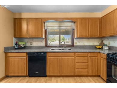 16388 SW Wright St, Beaverton, OR 97007 - photo 4