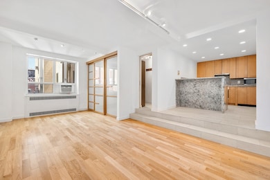 Kensington House unit 902, New York, NY 10011 - photo 2