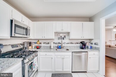 9284 Cardinal Forest Ln unit A, Lorton, VA 22079 - photo 7