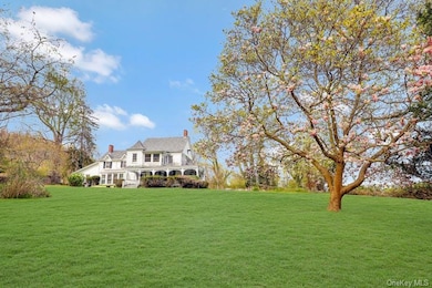 1008 W Shore Rd, Oyster Bay, NY 11771 - photo 4