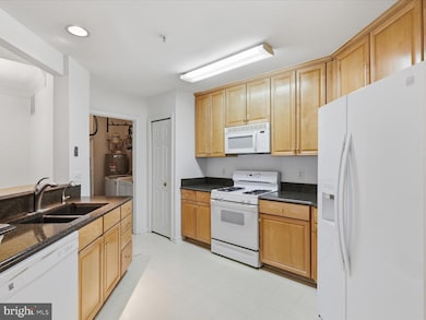 21855 Locomotive Terrace unit 300, Sterling, VA 20166 - photo 6