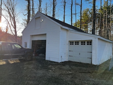 detached barn/garage