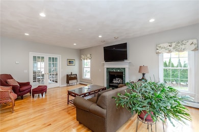 11 Raven Cir, Cranston, RI 02921 - photo 7