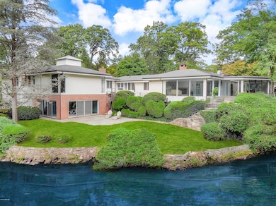 46 Oneida Dr, Greenwich, CT 06830 - photo 2