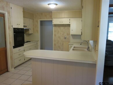 820 820 Wilma, Tyler, TX 75701 - photo 2