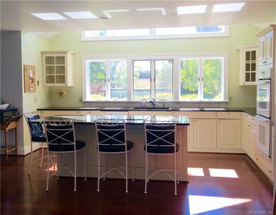 beautiful, bright kitchen