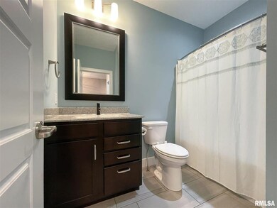 1437 W 39th St, Davenport, IA 52806 - photo 4