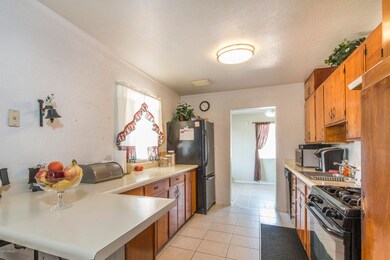 5) KITCHEN