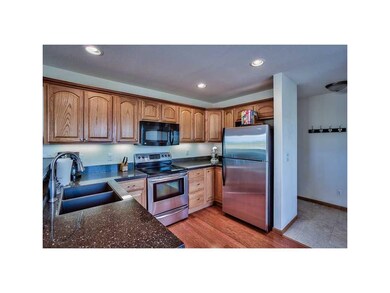 Kitchen. STAINLESS STEEL APPLIANCES.