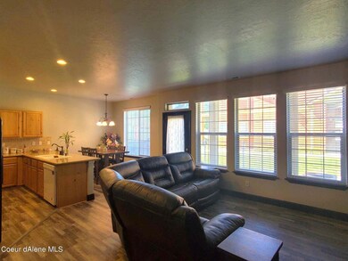 Living Room / Kitchen