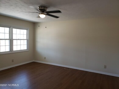604 Oakwood Ave, Jacksonville, NC 28546 - photo 2
