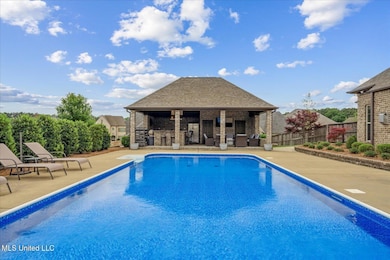 Pool / Pool House