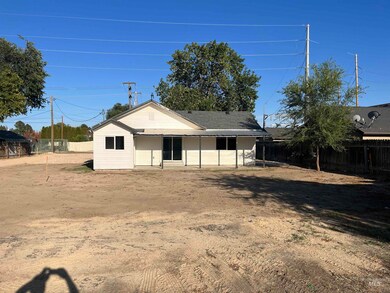 1013 S Chestnut St, Nampa, ID 83686 - photo 2