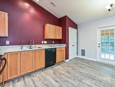 1026 Valley Forge Dr, Clover, SC 29710 - photo 7