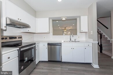 1209 Martha Greenleaf Dr, Crofton, MD 21114 - photo 4