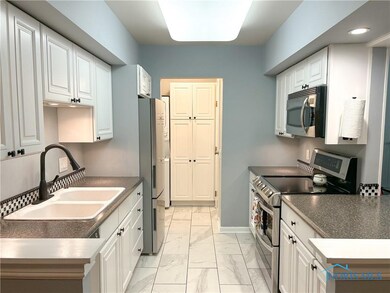 6965 Fenwyck Rd unit 6965, Maumee, OH 43537 - photo 2