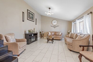 1607 Sacramento Dr, Carpentersville, IL 60110 - photo 5