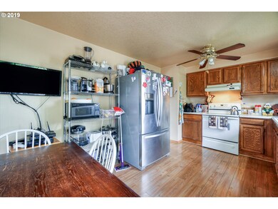 2407 SW 23rd St, Troutdale, OR 97060 - photo 6