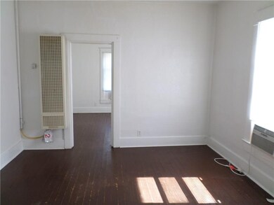 605 E Springer Ave unit 4, Guthrie, OK 73044 - photo 2
