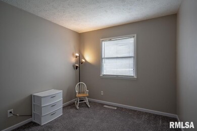 6326 N Hazelwood Ave, Davenport, IA 52806 - photo 7