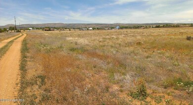 24755 N Stump Rd, Paulden, AZ 86334 - photo 3