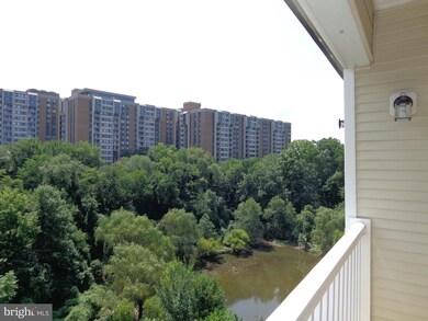 4550 Strutfield Ln unit 2420, Alexandria, VA 22311 - photo 2